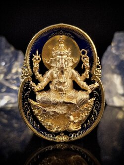 เหรียญพระพิฆเนศ รุ่น สุข สำเร็จ รวย เนื้อทองระฆังพ่นทราย ลงยาน้ำเงิน
