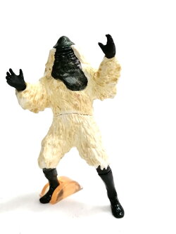 กาชาปอง สัตว์ประหลาด สโนว์แมน จาก ไรเดอร์1 ขนาดตามภาพ มีฐานน้ำแข็ง สภาพดี