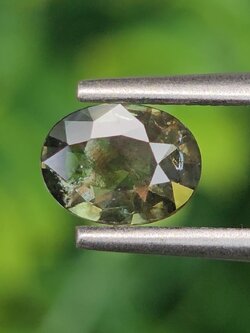 พลอย เขียวส่อง Blue-Green Sapphire 0.74 กะรัต (Cts.) ดิบ (Unheated) พลอยแท้ อัญมณีมงคลประจําวันเกิด เครื่องประดับพลอย