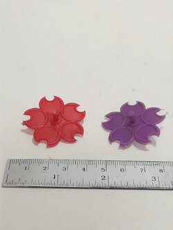 มีหลายภาพ ลูกข่างเล็กพลาสติก แถมขนมกาก้า ของเล่นเก่า