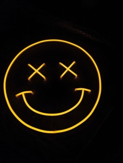 ป้ายไฟดัด แสงสีเหลือง - รูปหน้ายิ้ม