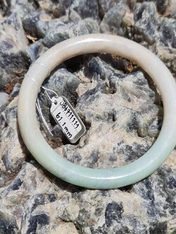 JB6711111 หยก พม่า แท้ Jade กำไลหยก 61.1 มม. (Jadeite bracelet) พม่า (Myanmar)