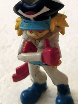 ของเล่น ของสะสม กาชาปอง ฟิกเกอร์ขนาดเล็ก *มีตำหนิตามภาพ ยัตต้าแมน(ใหม่) สูง1.5นิ้ว เก่าเก็บขายตามสภาพ