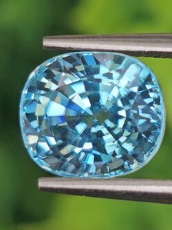 พลอย เพทาย (Zircon) 4.56 กะรัต (Cts.) พลอยแท้ อัญมณีมงคลประจําวันเกิด เครื่องประดับพลอย