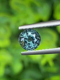 พลอย สปิเนล Spinel 0.85 กะรัต (Cts.) ดิบ Unheated พลอยแท้ อัญมณีมงคลประจําวันเกิด เครื่องประดับพลอย