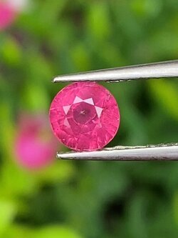 พลอย ชมพู พิ้ง แซฟไฟร์ Pink Sapphire 0.80 กะรัต (Cts.) พลอยแท้ อัญมณีมงคลประจําวันเกิด เครื่องประดับพลอย