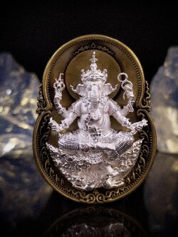 เหรียญพระพิฆเนศ รุ่น สุข สำเร็จ รวย เนื้อบรอนซ์ซาติน องค์ชุบเงิน