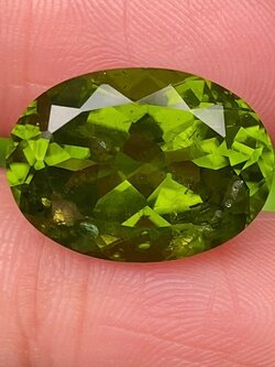 พลอย เพอริดอต Peridot 14.30 กะรัต (Cts.) *พิเศษ ประกายใบบัว Lily pad * พลอยแท้ อัญมณีมงคลประจําวันเกิด เครื่องประดับพลอย