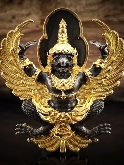 พญาครุฑ รุ่น มหาอำนาจ โชคลาภ บารมี