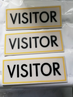 ป้ายพลาสวู๊ด ติดสติ๊กเกอร์ไดคัท - VISITOR