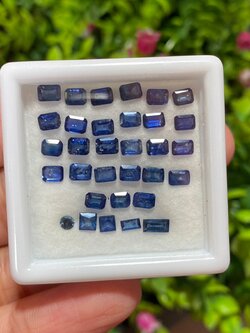 พลอย ไพลิน blue sapphire 8.21 กะรัต (Cts.) 32 เม็ด (pcs.) พลอยแท้ อัญมณีมงคลประจําวันเกิด เครื่องประดับพลอย