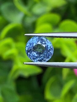 พลอย ไพลิน Blue Sapphire 1.57 กะรัต (Cts.) พร้อมใบเซอร์ พลอยแท้ อัญมณีมงคลประจําวันเกิด เครื่องประดับพลอย