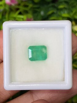 พลอย มรกต Natural Emerald แซมเบีย 2.645 กะรัต (Cts.) พลอยแท้ อัญมณีมงคลประจําวันเกิด เครื่องประดับพลอย