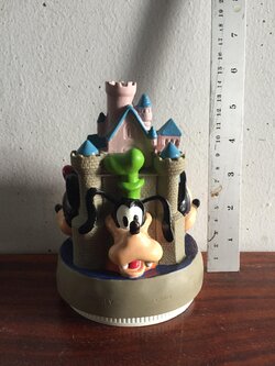 ของสะสม ท็อปเปอร์ ปราสาทดิสนีย์ ตกแต่งด้วยหัวมิกกี้เมาส์ ,มินนี่เมาส์,กู๊ฟฟี่ , Disney castle Topper ,decorated with Mickey mouse's head, Minnie mouse's head and Goofy's head