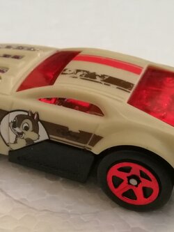ของสะสม รถเหล็ก ฮอทวีล สีเบจ พิมพ์ลายชิพกับเดล **ไม่มีแพ็ค โปรดตรวจสอบทุกภาพ Die cast , beige car, Chip&Dale