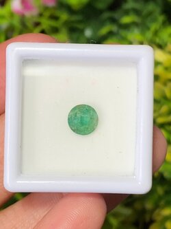 พลอย มรกต Natural Emerald แซมเบีย 0.97 กะรัต (Cts.) พลอยแท้ อัญมณีมงคลประจําวันเกิด เครื่องประดับพลอย