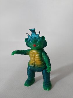 มีหลายภาพ ,*** เขาหาย ของมีตามภาพ*** มินิซอฟด๊องเลียนแบบซอฟเก่า 4นิ้วสัตว์ประหลาด แอ๊นท์เลอร์ จากอุลตร้าแมนคนแรก ขนาดตามรูป มีรอยบ้าง