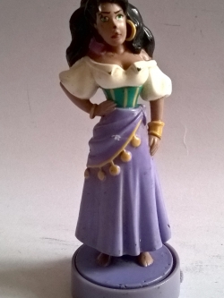 ของสะสมจาก แมคโดนัล "เอสเมอรัลด้า" จากการ์ตูนดิสนีย์ เรื่อง "คนค่อมแห่งนอเทรอดาม" มีตำหนิตามภาพ ,Mc Donald's Collectible"Esmeralda", Disney Girl from "The Hunchback of Notre Dame", damaged as pictures