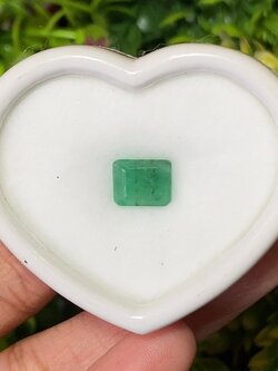 พลอย มรกต Natural Emerald แซมเบีย 2.68 กะรัต (Cts.) พลอยแท้ อัญมณีมงคลประจําวันเกิด เครื่องประดับพลอย