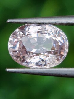 พลอย พัดพารัดชา Padparadscha Sapphire 2.05 กะรัต (Cts.) พร้อมใบเซอร์ พลอยแท้ อัญมณีมงคลประจําวันเกิด เครื่องประดับพลอย