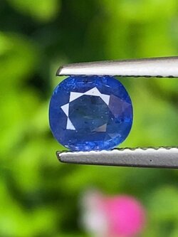 พลอย ไพลิน (Blue Sapphire) 1.33 กะรัต (Cts.) สีพิเศษ คอนฟลาวเวอร์ บลู (Cornflower Blue) พร้อมใบเซอร์ พลอยแท้ อัญมณีมงคลประจําวันเกิด เครื่องประดับพลอย
