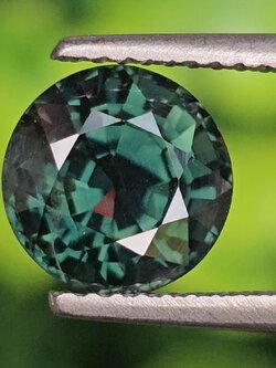 พลอย เขียวส่อง (Green Sapphire) 2.98 กะรัต (Cts.) พลอยแท้ อัญมณีมงคลประจําวันเกิด เครื่องประดับพลอย