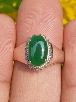หยก พม่า แท้ Jade แหวนหยก 翡翠戒指 (Jadeite ring) 1.07 กะรัต (Cts.) (Size) 57 ดิบ ไม่ผ่านการปรับปรุง (Type A) พม่า (Myanmar)