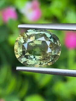 พลอย เขียวส่อง Green Sapphire 3.09 กะรัต (Cts.) ดิบ (Unheated) พร้อมใบเซอร์ (With Certificate) พลอยแท้ อัญมณีมงคลประจําวันเกิด เครื่องประดับพลอย