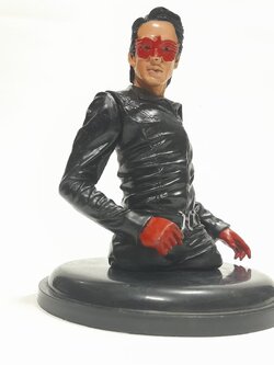 ของสะสม ท๊อปเปอร์อินทรีแดง รุ่นอนันดา ท๊อปเปอร์ฝาแก้วน้ำอินทรีแดง รุ่นอนันดา เอเวอริ่งแฮมของเมเจอร์ ปี2010 สูง 16 ซม. ทำสีสำเร็จ มีฐานฝา *** ไม่มีดาบ งานเก่าหายากและสภาพสะสมเก่าเก็บ