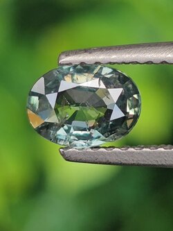 พลอย เขียวส่อง Blue-Green Sapphire 0.77 กะรัต (Cts.) ดิบ (Unheated) พลอยแท้ อัญมณีมงคลประจําวันเกิด เครื่องประดับพลอย