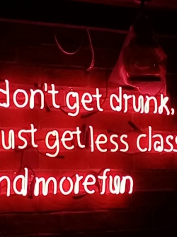 อักษรไฟดัด ร้าน @ATOMIC #ไฟดัดภาษาอังกฤษ #ไฟสไตล์มินิมอล #ไฟดัดวินเทจ