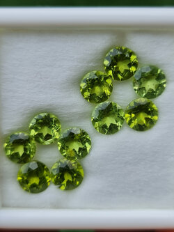 พลอย เพอริดอต Peridot 9.21 กะรัต (Cts.) 10 เม็ด (pcs.) พลอยแท้ อัญมณีมงคลประจําวันเกิด เครื่องประดับพลอย