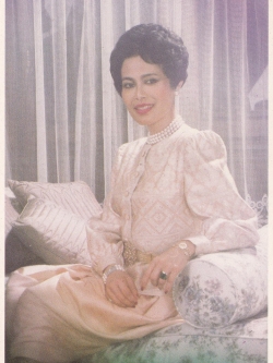 โปสการ์ด พระราชินี พระบาทสมเด็จพระนางเจ้าสิริกิติ์ พระบรมราชินีนาถในรัชกาลที่9 มี 3 แบบ