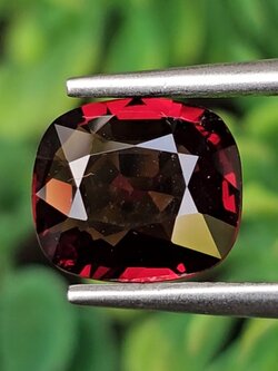 พลอย สปิเนล (Spinel) 1.78 กะรัต (Cts.) ดิบ (Unheated) พลอยแท้ อัญมณีมงคลประจําวันเกิด เครื่องประดับพลอย