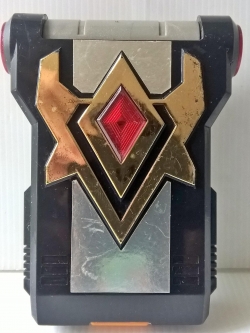 อุปกรณ์เรียกหุ่น ซีรีย์ผู้กล้า ขาดเหรียญ สภาพโชว์ ขนาดประมาณ 9.5*12 ซม.