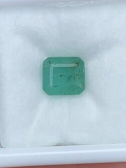 พลอย มรกต Natural Emerald แซมเบีย 1.39 กะรัต (Cts.) พลอยแท้ อัญมณีมงคลประจําวันเกิด เครื่องประดับพลอย
