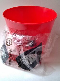 ของสะสมจากภาพยนต์แนวอนิเมชั่น " ถังข้าวโพด พร้อมแว่นตา Spiderman Far from Home " จาก เมเจอร์ ซีนีเพล็ซ์ Major Cineplex's collectible Pop corn bucket with Spierman design printing and eye glasses, size of bucket is abt.17*14 cm.+piderman eye