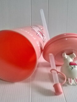 แก้วน้ำพลาสติก สีชมพู ลายโคนี่ Cony, จาก Line Friends พร้อมท็อปเปอร์โคนี่ ของสะสมจาก 7-11