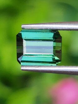 พลอย กรีน ทัวร์มารีน (Green Tourmaline) 1.14 กะรัต (Cts.) อัญมณีมงคลประจําวันเกิด เครื่องประดับพลอย