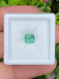 พลอย มรกต Natural Emerald แซมเบีย 0.67 กะรัต (Cts.) พลอยแท้ อัญมณีมงคลประจําวันเกิด เครื่องประดับพลอย