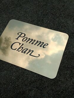 ป้ายสแตนเลสหน้าทองกัดกรด - Pomme Chan
