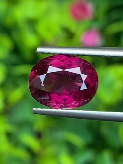 พลอย โรโดไลต์ กาเน็ท Rhodolite Garnet 4.025 กะรัต Cts.พลอยแท้ อัญมณีมงคลประจําวันเกิด เครื่องประดับพลอย