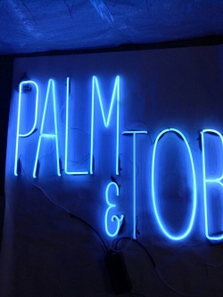 ป้ายไฟนีออนดัด PALM&TOB