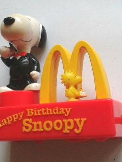 ของสะสมจากแมคโดนัลด์ " สนู๊ปปี้ Snoopy" ชุด 50 ปีแมคโดนัลด์