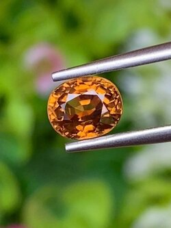 พลอย เพทาย (Zircon) 1.61 กะรัต (Cts.) พลอยแท้ อัญมณีมงคลประจําวันเกิด เครื่องประดับพลอย