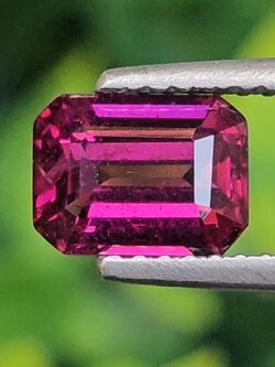 พลอย อุมบาไลต์ การ์เน็ต Umbalite Garnet 1.63 กะรัต (Cts.) ดิบ Unheated พร้อมใบเซอร์ พลอยแท้ อัญมณีมงคลประจําวันเกิด เครื่องประดับพลอย