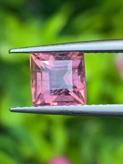 พลอย สปิเนล (Spinel) 1.71 กะรัต (Cts.) ดิบ (Unheated) พลอยแท้ อัญมณีมงคลประจําวันเกิด เครื่องประดับพลอย