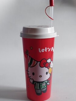 แก้วน้ำอัดลม ขนาดประมาณ 18 ออนซ์ ของสะสมจาก 7-11 Sanrio Collection สีแดง-ขาว ลายเฮลโหล คิตตี้ Hello Kitty