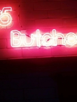 ป้ายไฟนีออนดัด T55 Butchery