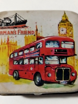 ของสะสมเก่า**มีตำหนิตามภาพ กล่องสังกะสี ลูกอม FISHERMAN'S FRIEND ขนาดเล็ก ฝาเปิดปิดแกนยึด สภาพเก่าเก็บ